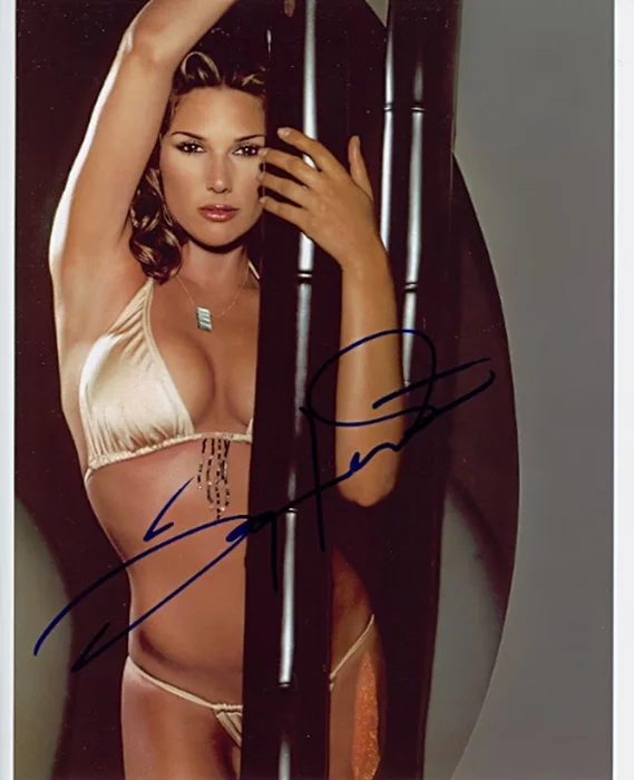 Daisy Fuentes autograph