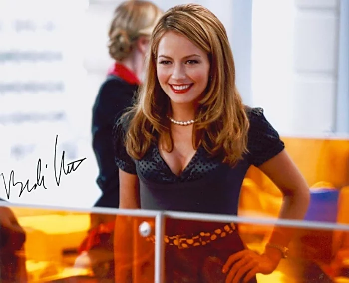 Becki Newton autograph
