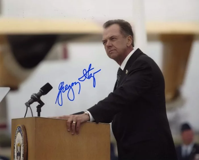 Gregory Itzin autograph