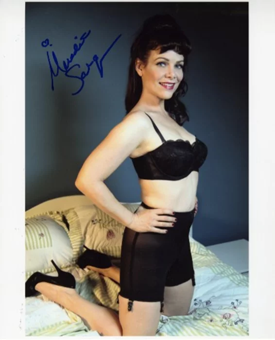 Meredith Salenger autograph