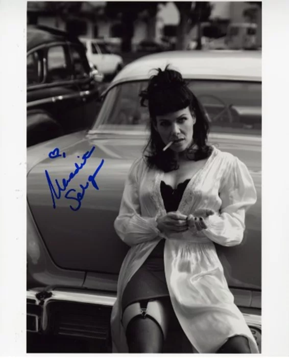 Meredith Salenger autograph