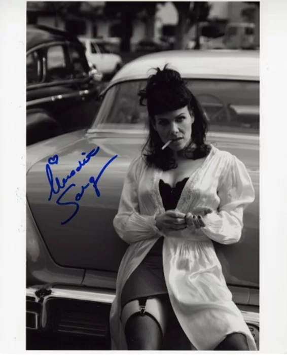 Meredith Salenger autograph