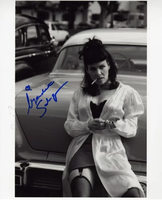 Meredith Salenger autograph