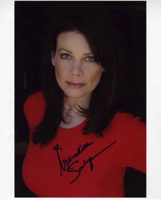 Meredith Salenger autograph