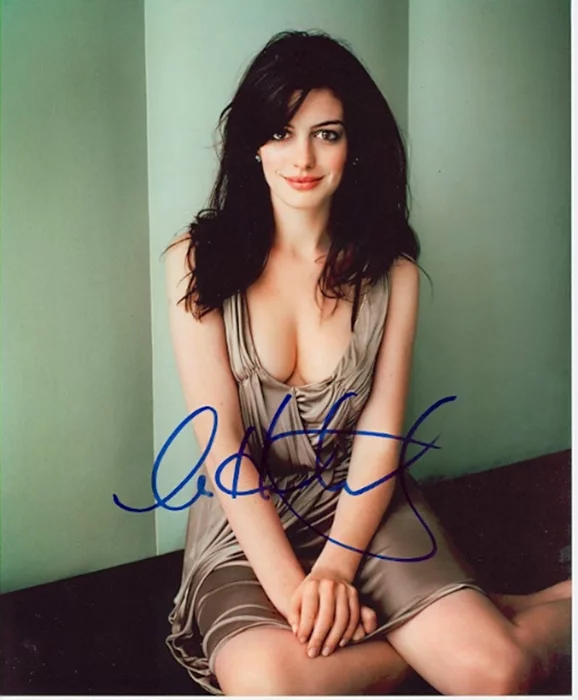 Anne Hathaway autograph