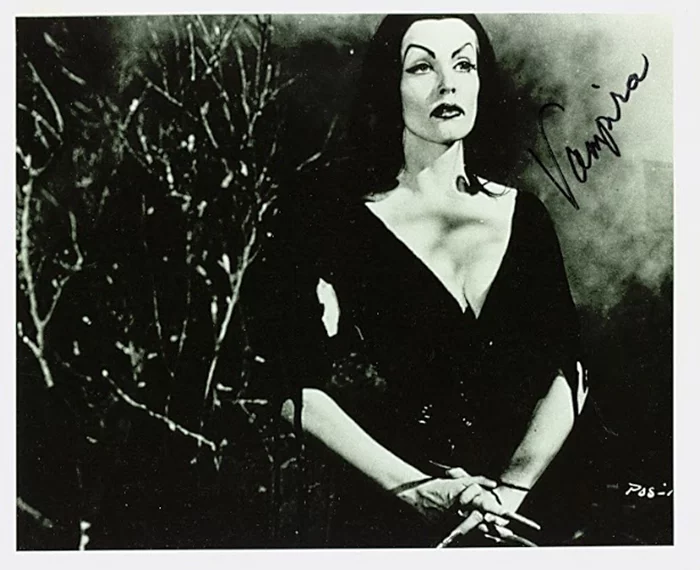 Maila Nurmi autograph