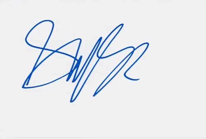 Skyler Shaye autograph