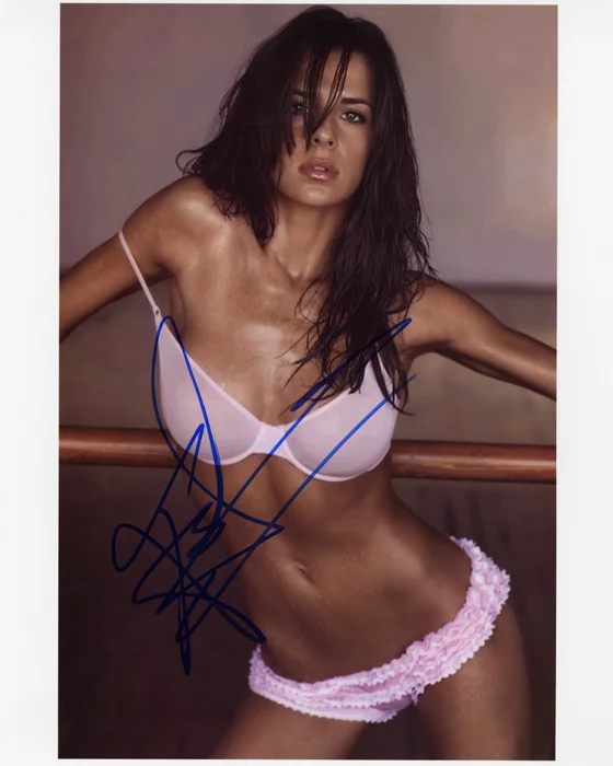 Kelly Monaco autograph