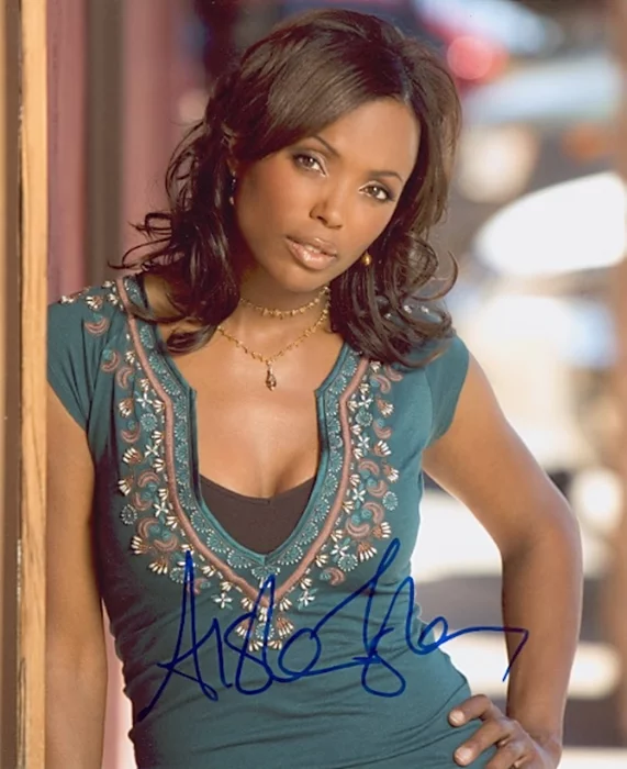 Aisha Tyler autograph
