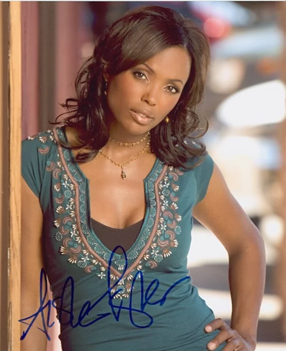 Aisha Tyler autograph