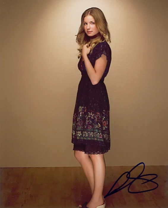 Emily Van Camp autograph