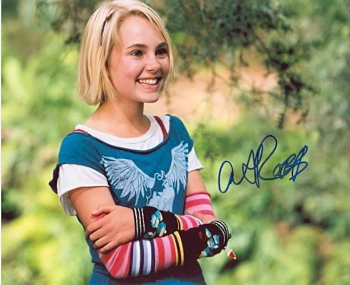 Annasophia Robb autograph