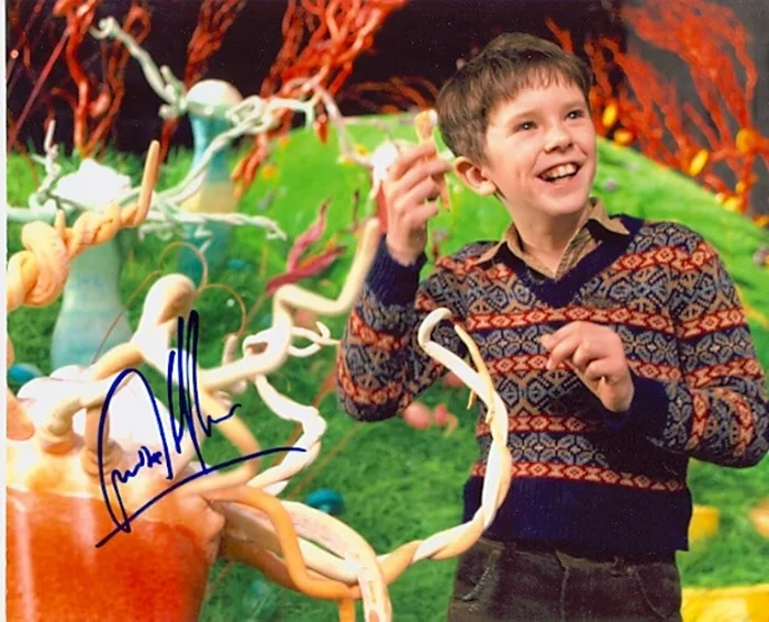 Freddie Highmore autograph