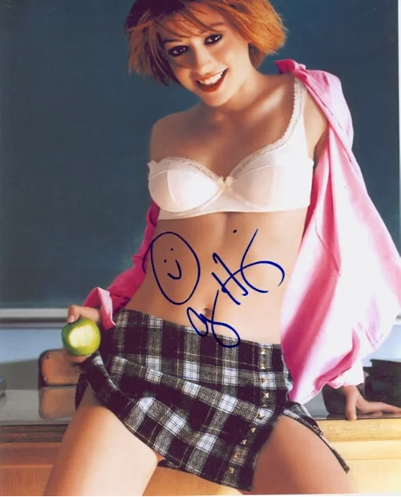 Alyson Hannigan autograph