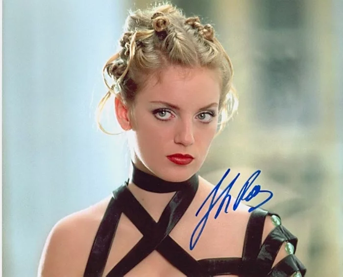 Sarah Polley autograph