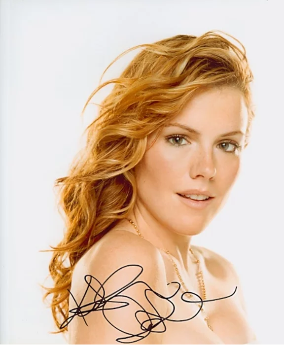 Kathleen Robertson autograph