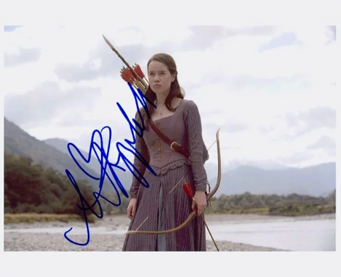 Anna Popplewell autograph