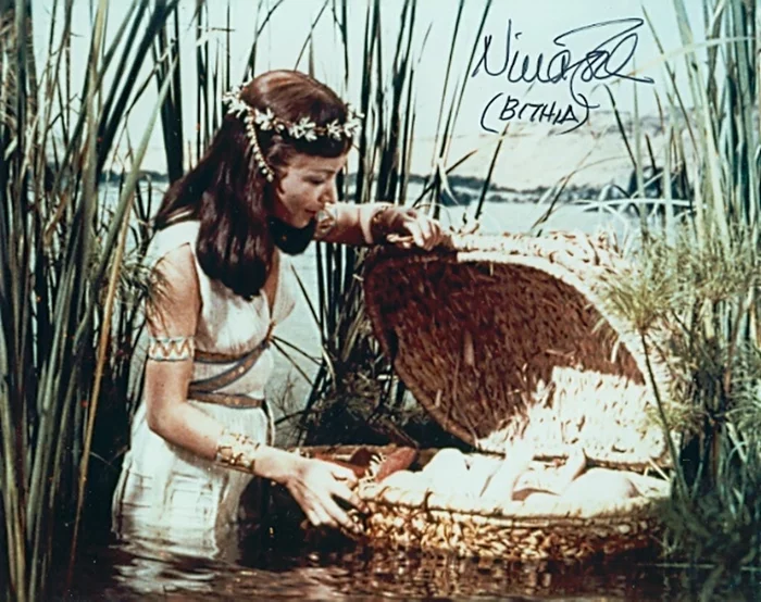 Nina Foch autograph