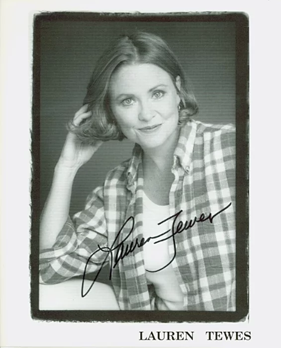 Lauren Tewes autograph