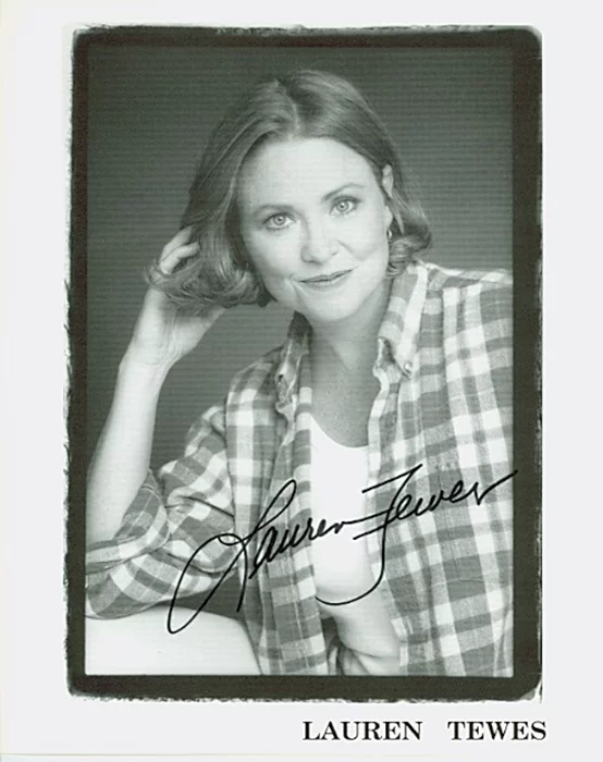 Lauren Tewes autograph