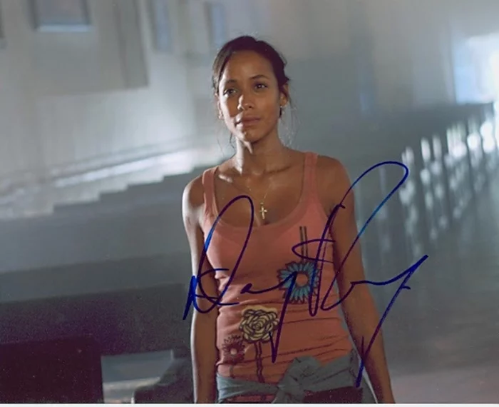 Dania Ramirez autograph