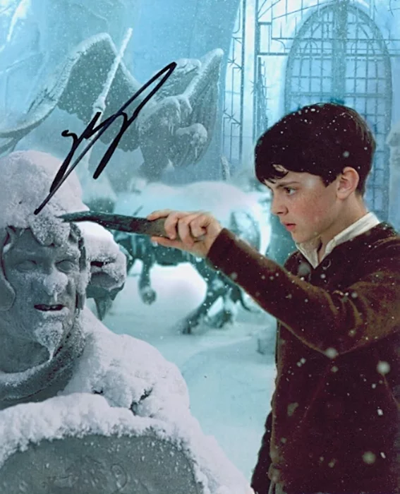 Skandar Keynes autograph
