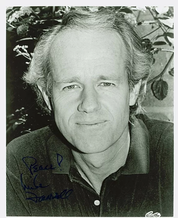 Mike Farrell autograph