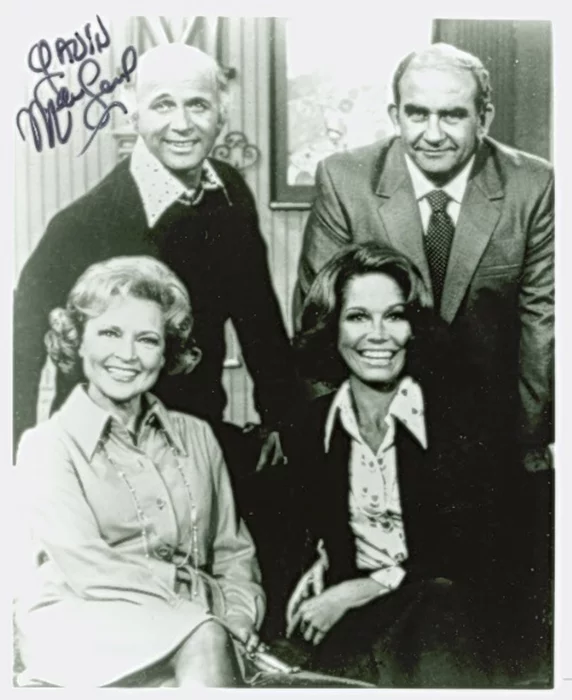 Gavin MacLeod autograph