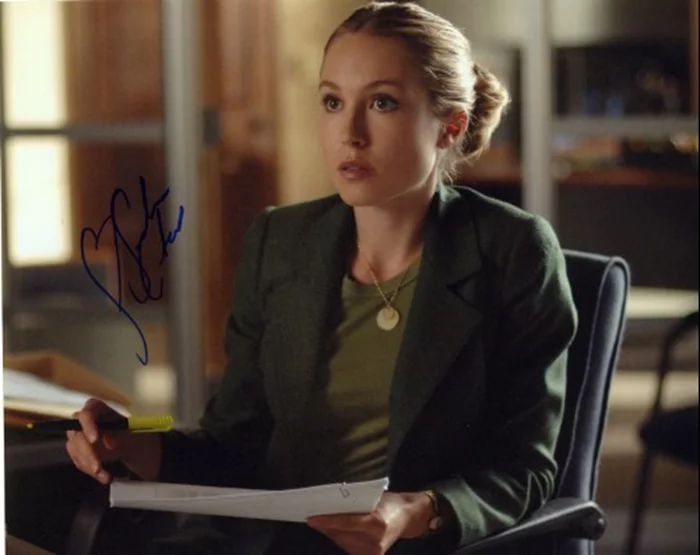 Sarah Carter autograph