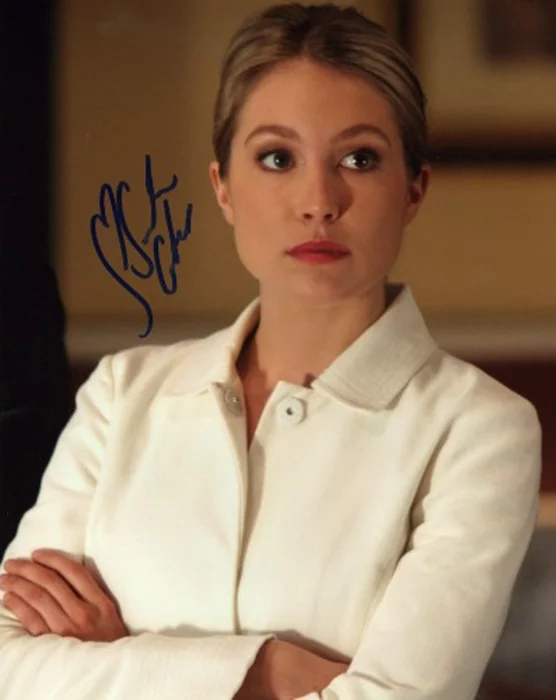 Sarah Carter autograph