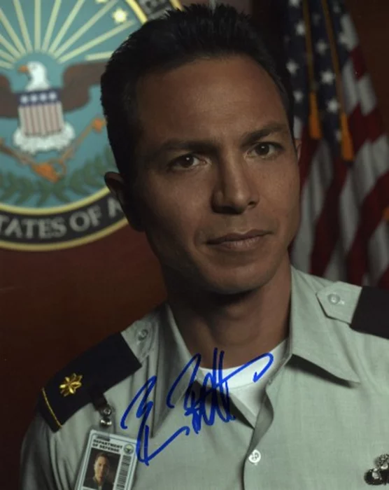 Benjamin Bratt autograph