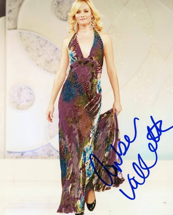 Amber Valletta autograph