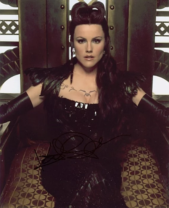 Kathleen Robertson autograph