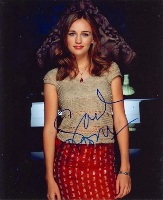Sarah Thompson autograph