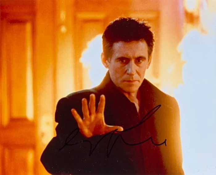 Gabriel Byrne autograph