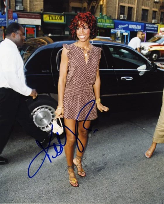 Kelly Rowland autograph