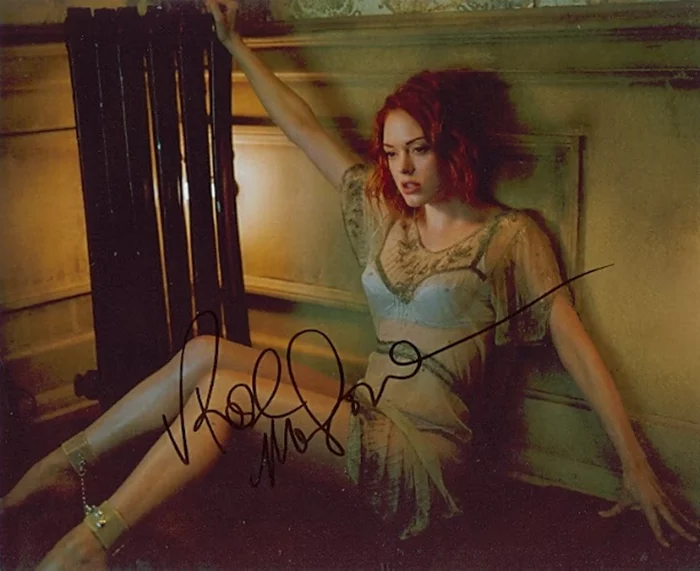 Rose McGowan autograph