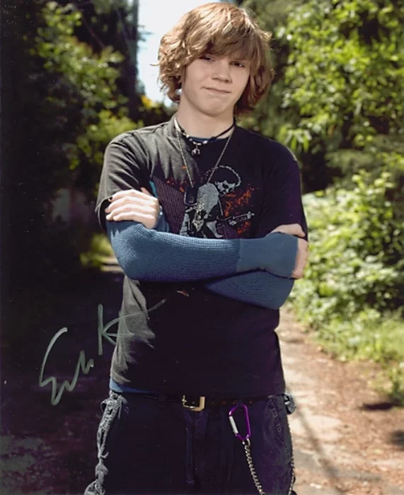 Evan Peters autograph