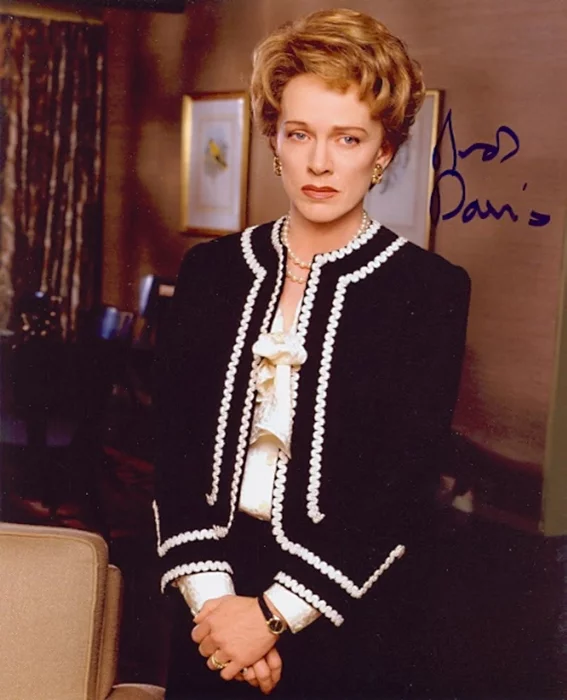 Judy Davis autograph