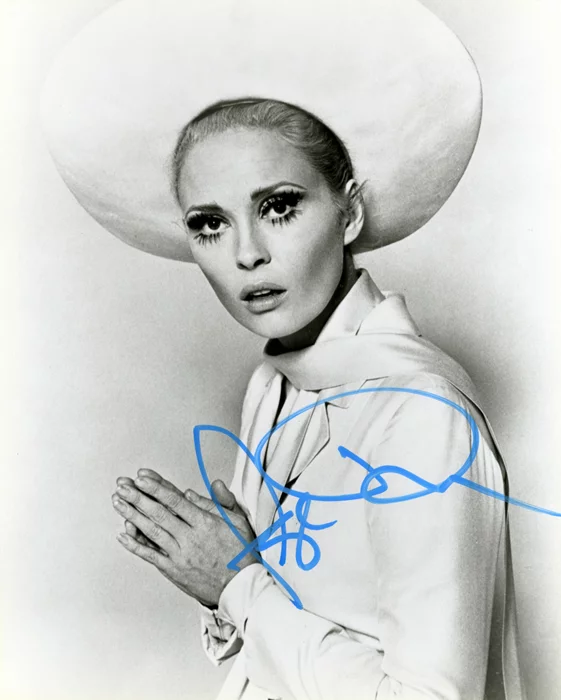 Faye Dunaway autograph