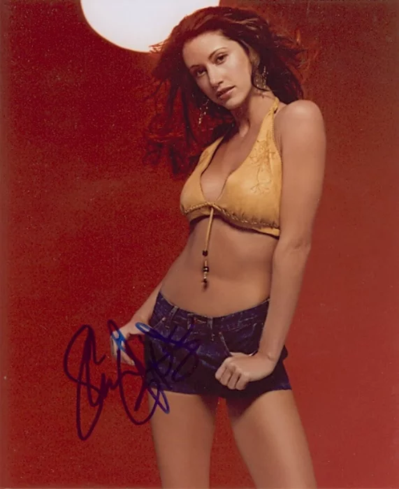 Shannon Elizabeth autograph