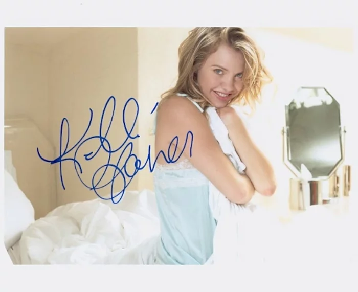 Kelli Garner autograph