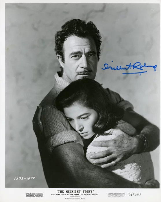Gilbert Roland autograph