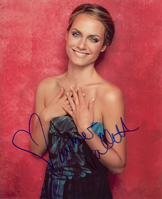 Amber Valletta autograph