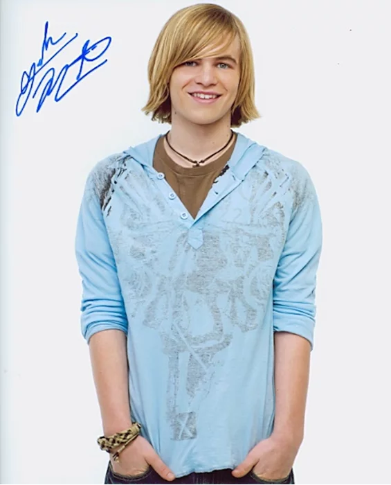 Graham Patrick Martin autograph