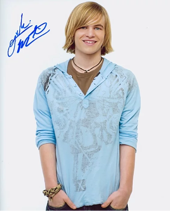 Graham Patrick Martin autograph
