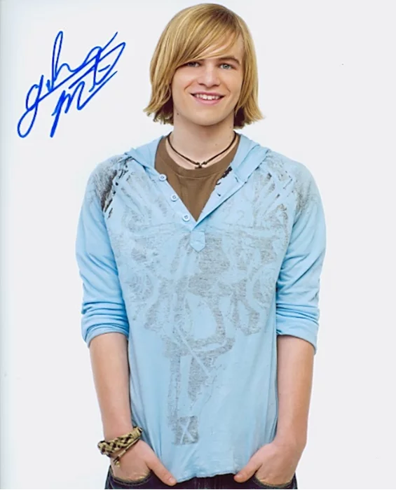 Graham Patrick Martin autograph