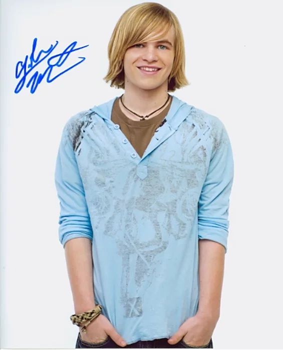 Graham Patrick Martin autograph