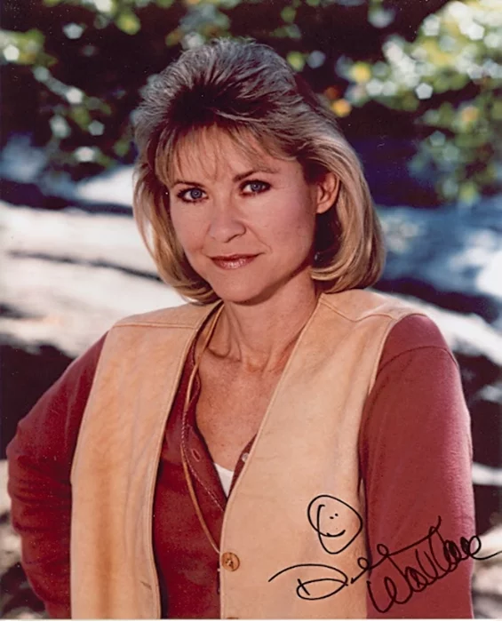 Dee Wallace autograph