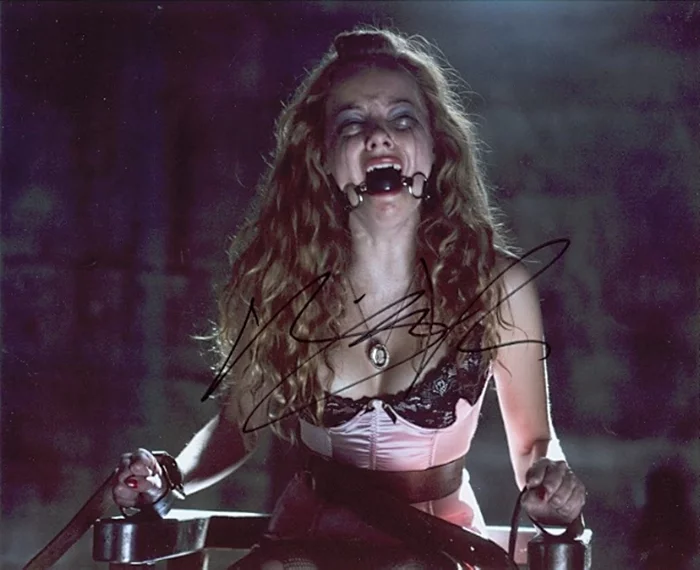 Bijou Phillips autograph
